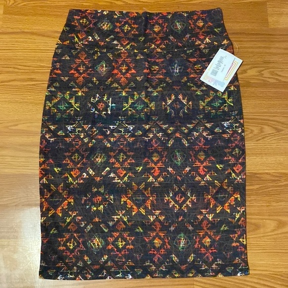 LuLaRoe Dresses & Skirts - Lularoe Cassie Skirt size medium (CM)